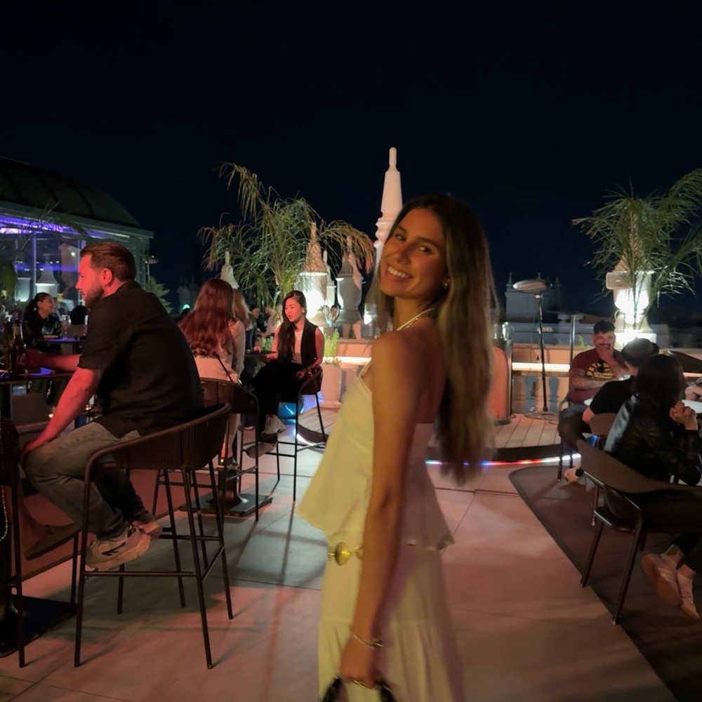 Meet your Posher, Maria bethania